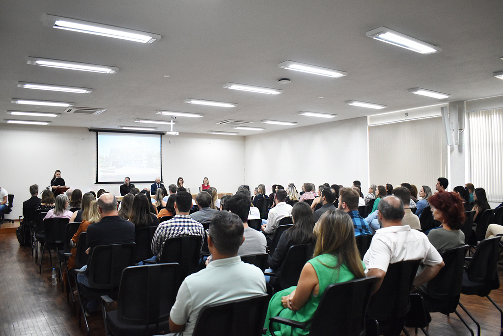 Professora Elisabeth Hafner Facin é empossada diretora de Ensino da Unoesc Joaçaba