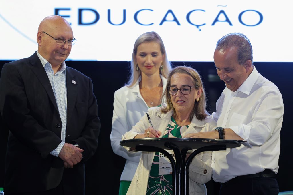 Novos diretores escolares da Rede Estadual de Ensino são empossados