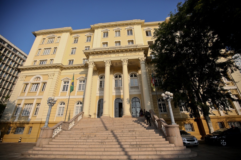Sefaz - O percentual máximo para empréstimos consignados será de 1,76% ao mês e, para os cartões de crédito consignados, de 2,61%.