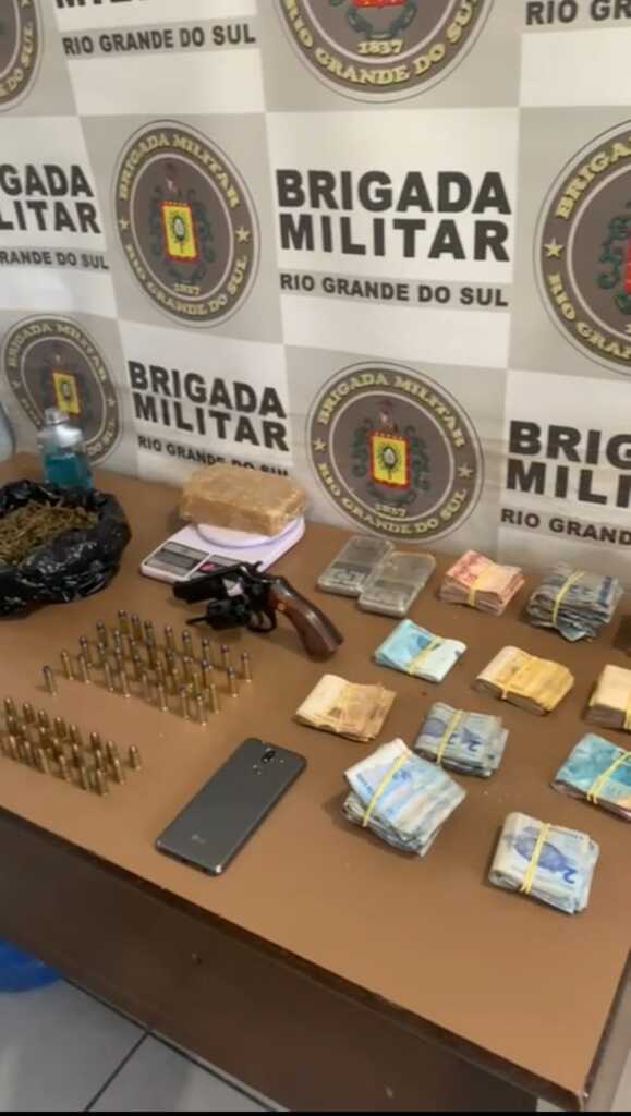 Divulgação - Suspeito estava com armas e drogas
