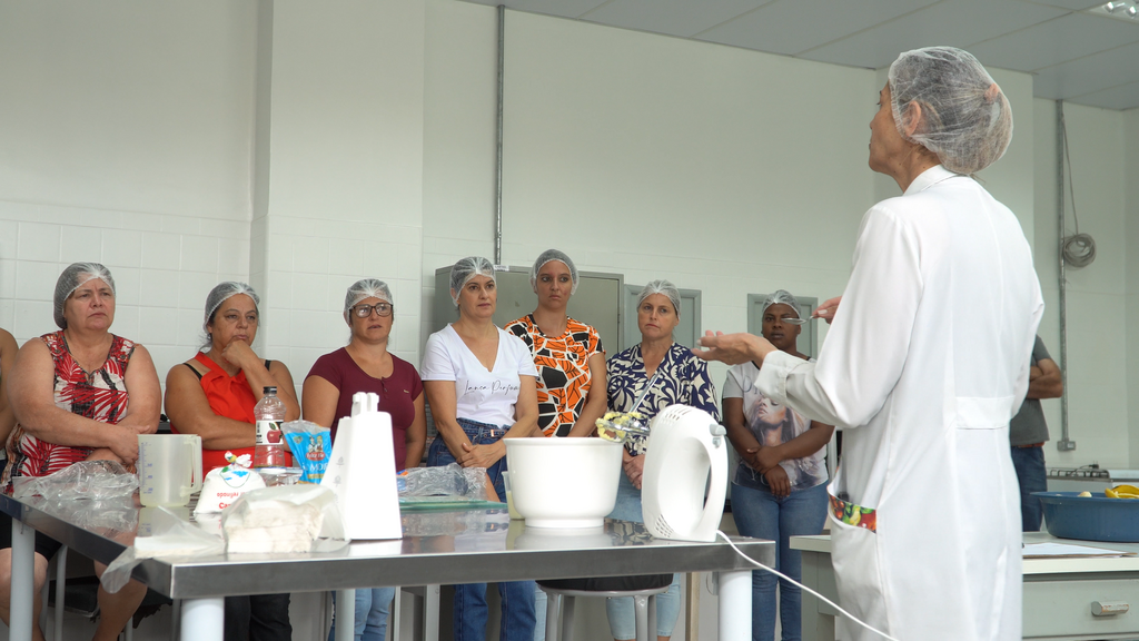 Projeto da UFSM ensina técnicas para criar novas receitas e ampliar o cardápio de refeições a alunos de escolas públicas