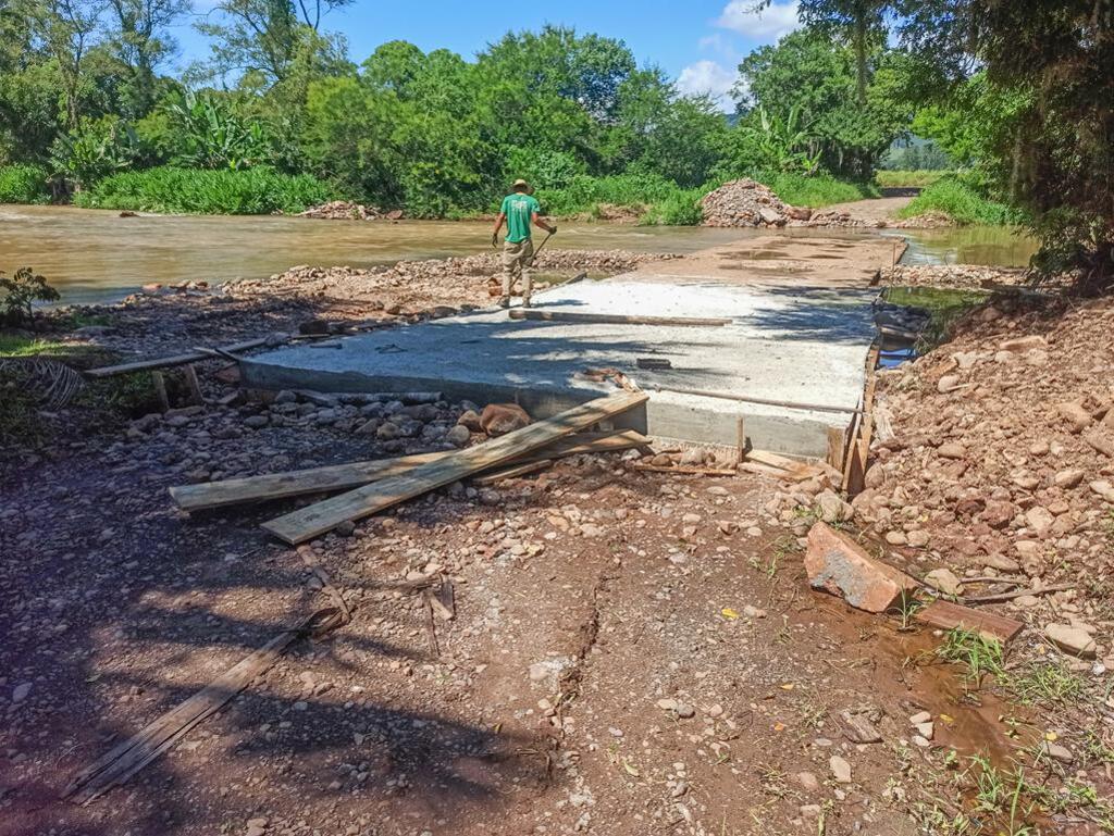 SÃO JOÃO DO SUL:  PONTE DO CARDOSO EM POÇO NEGRO ESTÁ SENDO RESTAURADA