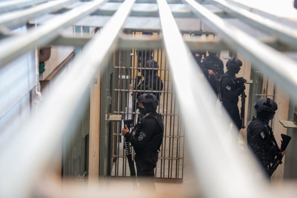 título imagem Polícia Penal integra maior operação de combate à comunicação ilícita em unidades prisionais