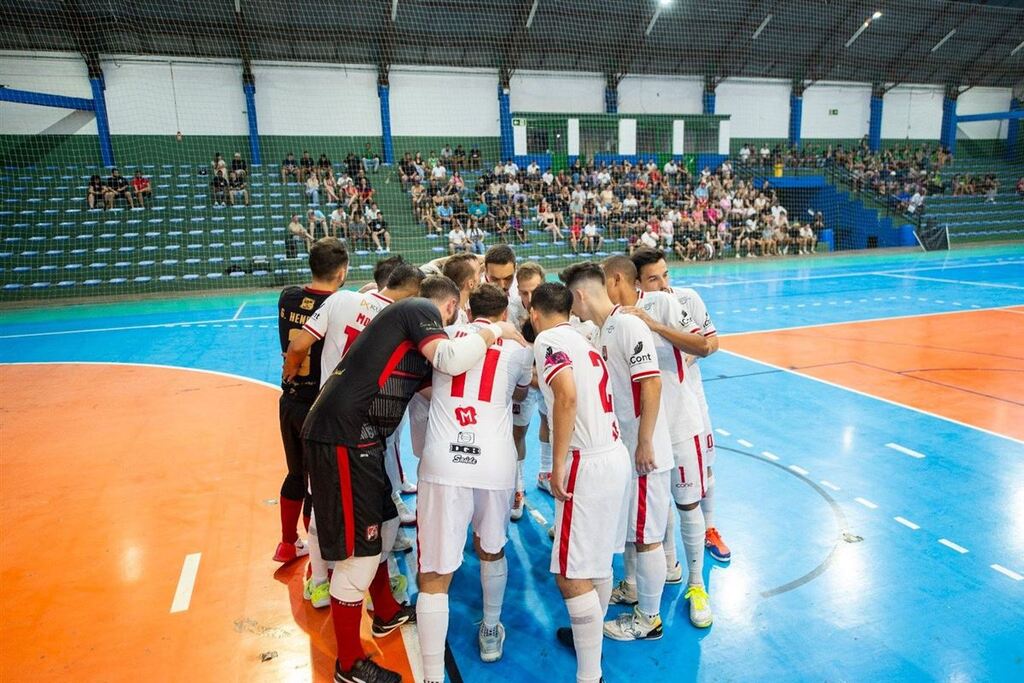 título imagem Kamikaiser supera adversário de Paraíso do Sul e avança para as semifinais da Copa Regional de Futsal