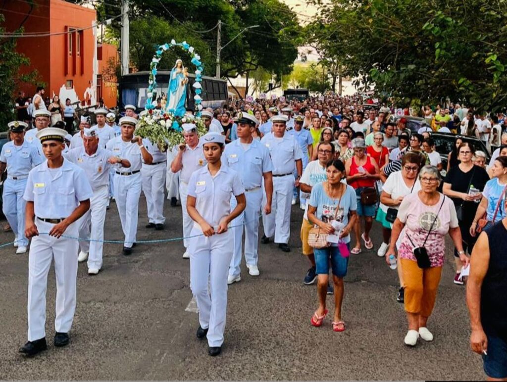 Everaldo Jacques PMU - JC - A procissão reuniu milhares de fiéis