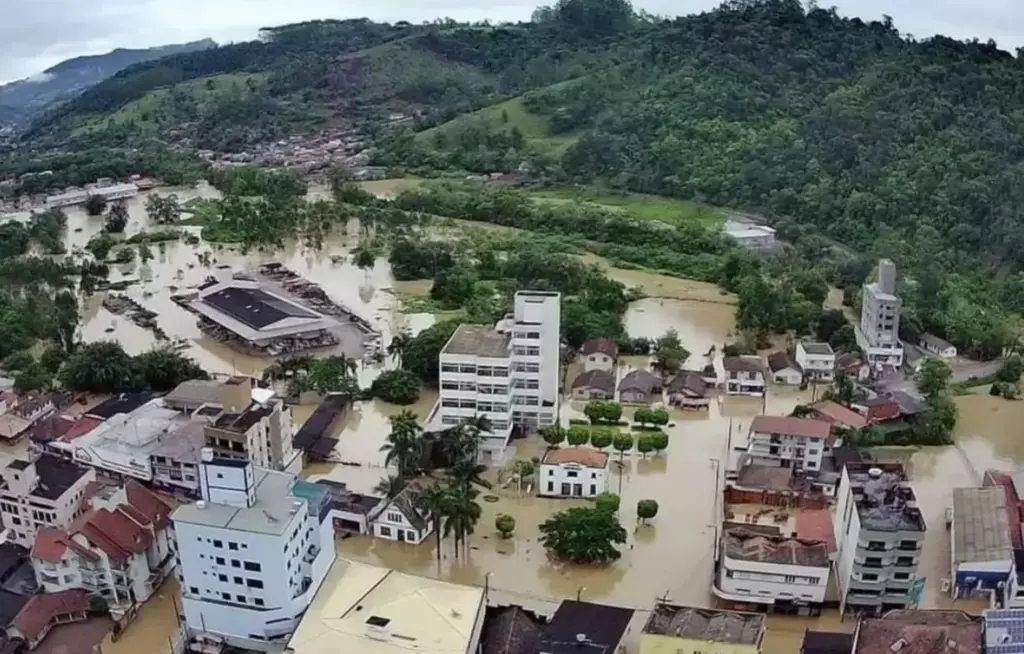Após oito enchentes em 2023, Presidente Getúlio recebe R$ 500 mil do governo federal