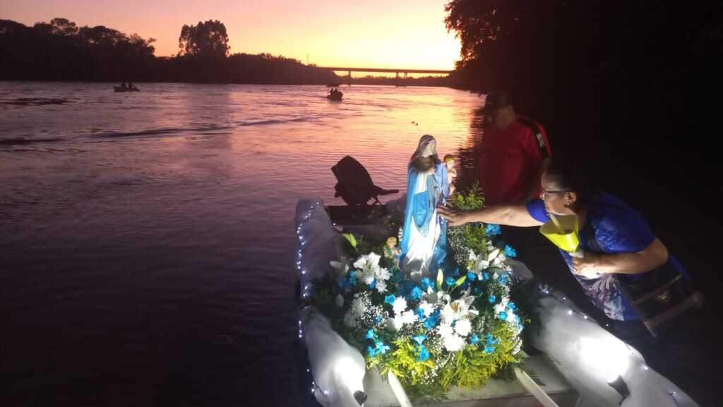 Celebrações para Nossa Senhora dos Navegantes e Iemanjá são marcadas por procissões e muita fé na região