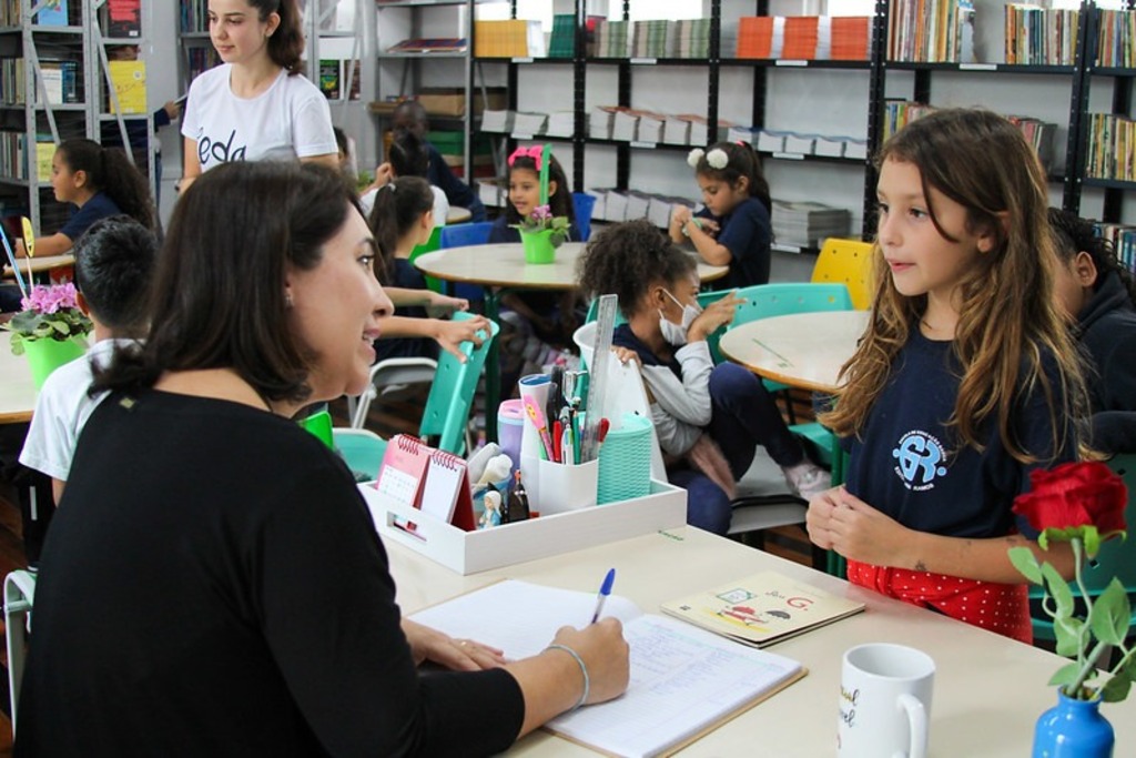 SED publica edital para seleção de psicólogos, nutricionistas, bibliotecários e assistentes sociais