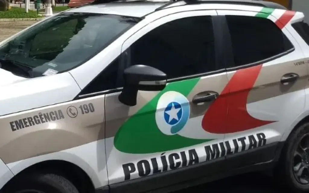 Homem armado é preso após ameaçar sua companheira, em Rio do Oeste