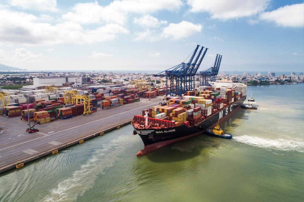 Porto de Navegantes investe R$ 1 bilhão para receber os maiores navios do mundo