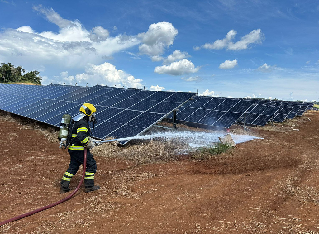 Incêndio atinge usina de captação de energia solar