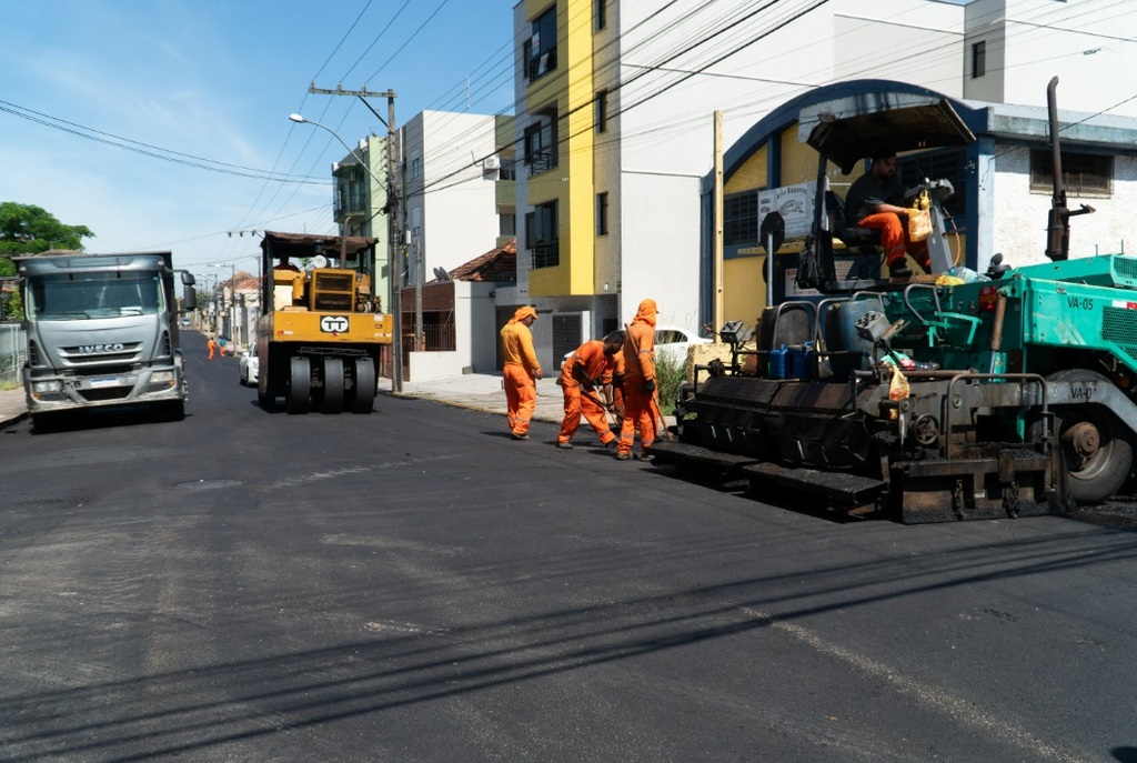Retomado asfaltamento de ruas centrais: depois da Silva, quais ruas virão