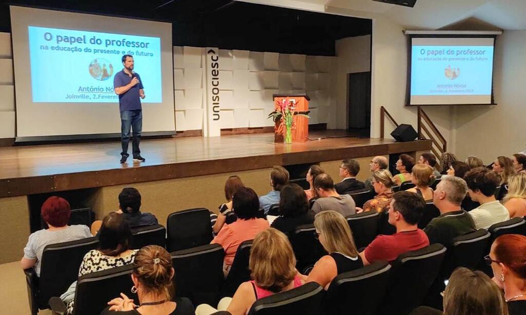 Rede Municipal de Ensino de Joinville inicia formação continuada para profissionais antes do ano letivo