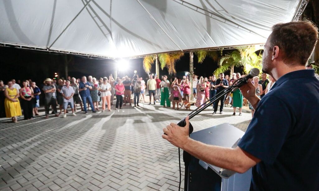 Vigorelli celebra chegada da iluminação pública após 30 anos de espera