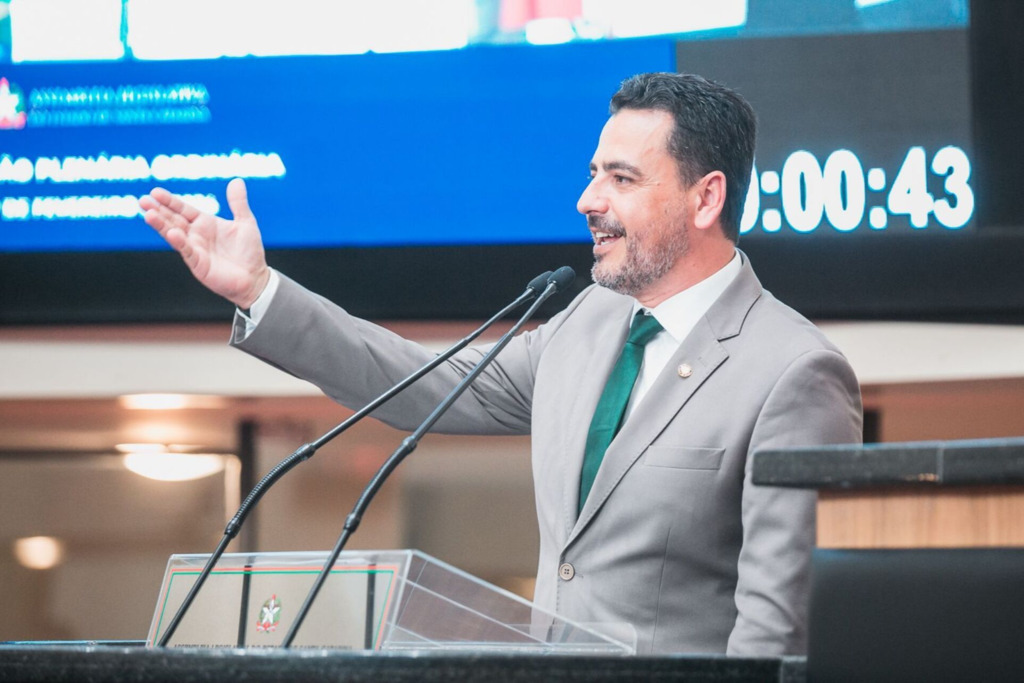 Em discurso na Assembleia, Soratto reforça compromissos assumidos com população