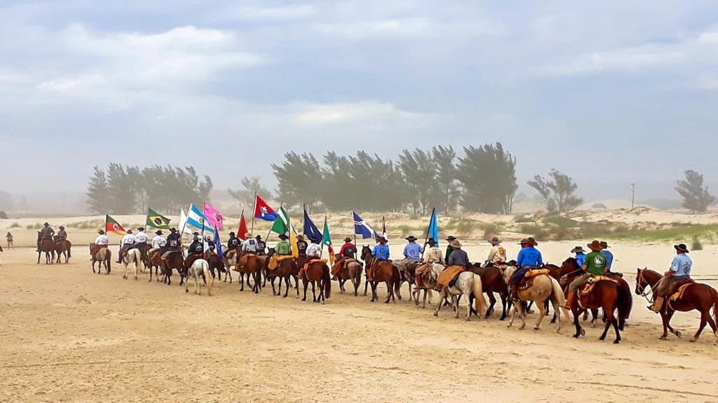 TORRES: 38ª CAVALGADA DO MAR TEVE INÍCIO  NO CTG PORTEIRA GAÚCHA