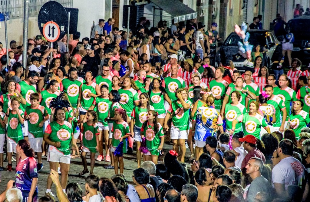 Carnaval em São Francisco do Sul 2024 tem desfile da Realeza e blocos e Baile Municipal no Clube Náutico Cruzeiro do Sul)