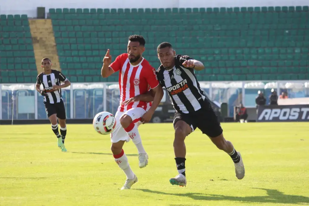 Figueirense e Hercílio Luz empatam em jogo sem gols