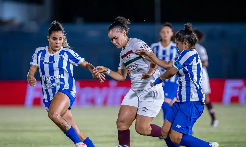 Avaí bate Fluminense na abertura da Supercopa do Brasil feminina