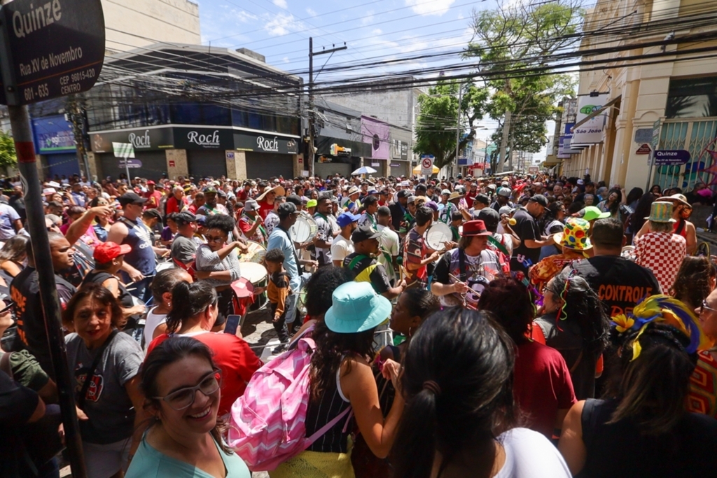 Foto: Italo Santos - Especial DP - Arquivo - Bloco costuma reunir milhares de foliões no centro pelotense