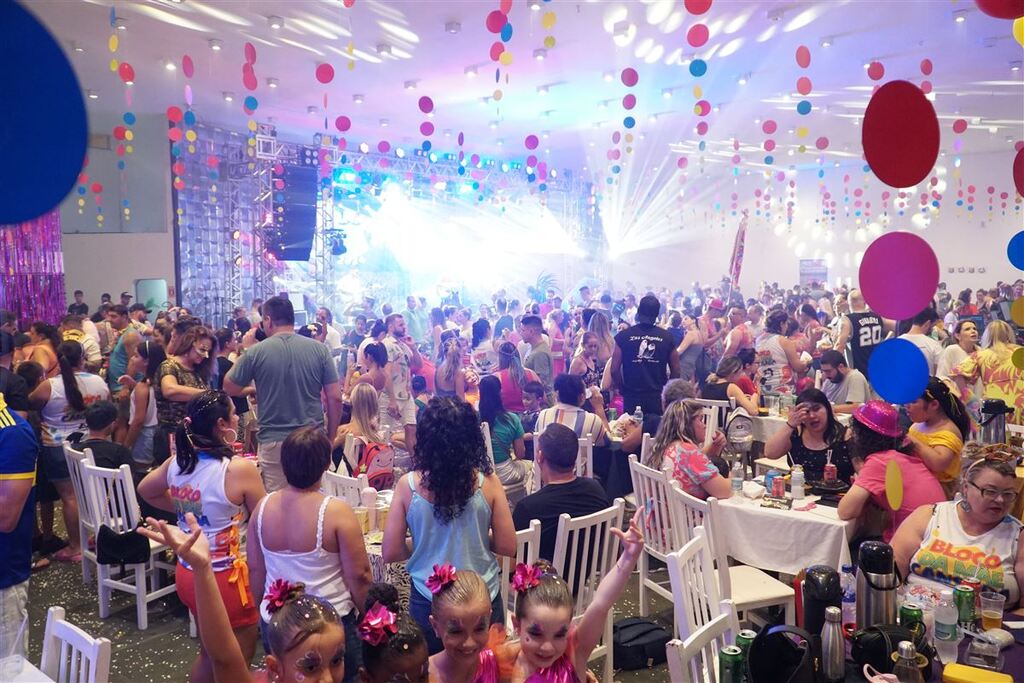 Fantasias, confetes e muita diversão marcam o primeiro dia de Carnaval Infantil do ATC