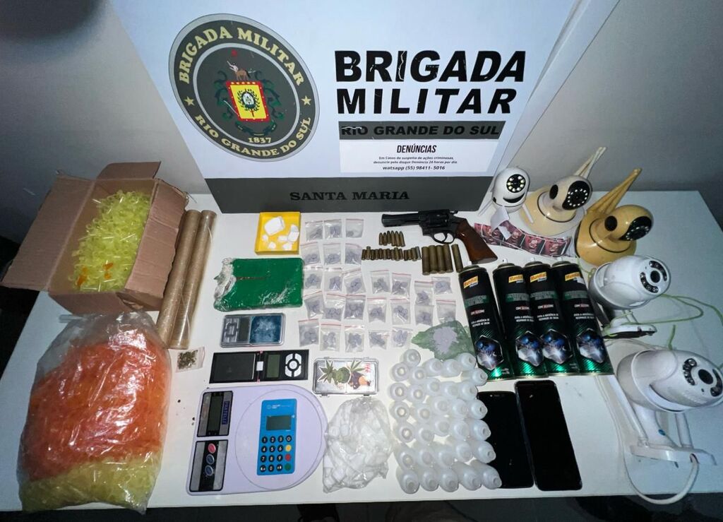 Cocaína, maconha, ecstasy e balanças de precisão: jovem é preso por tráfico de entorpecentes no Bairro Tancredo Neves
