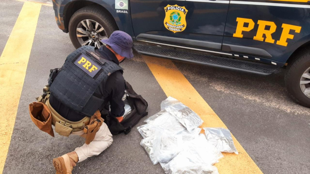 Homem é preso com cinco quilos de skunk na BR 116 em Pelotas