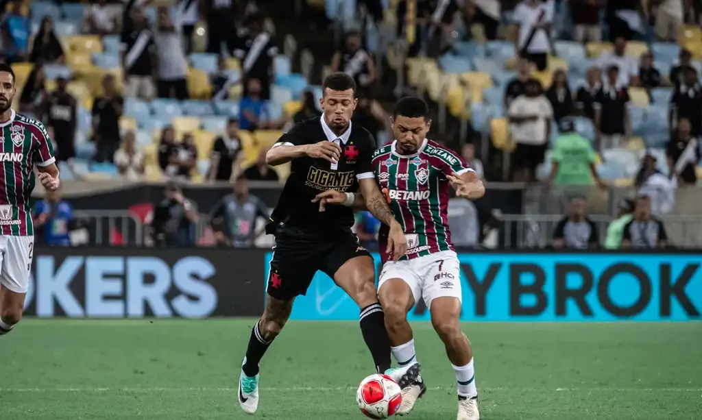 Fluminense e Vasco ficam no 0 a 0 em jogo com arbitragem confusa