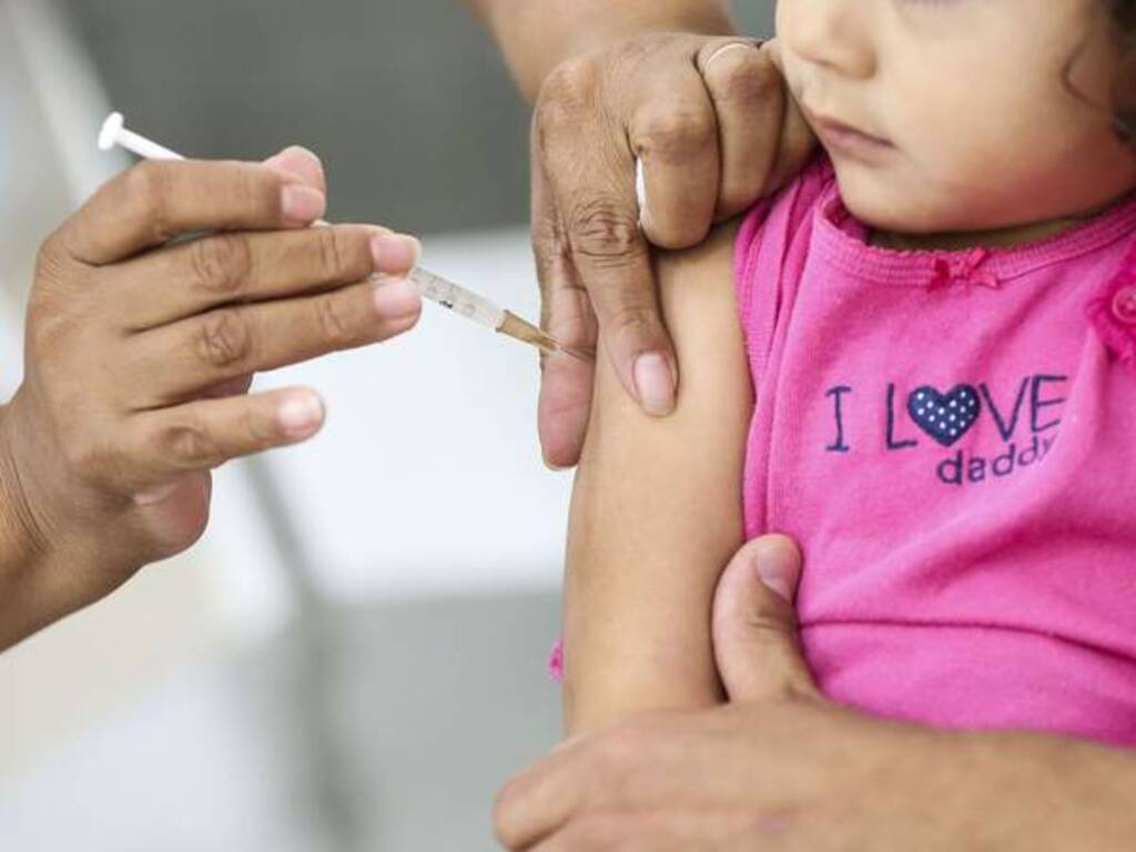 Carro da vacina vai percorrer bairros de Lages