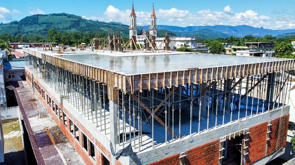 OBRAS DE AMPLIAÇÃO DO HOSPITAL DE PRAIA GRANDE  AVANÇAM EM RITMO ACELERADO