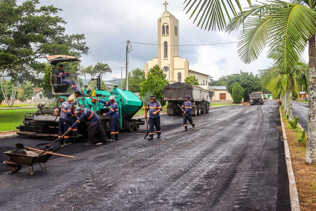 CONCLUÍDA A OBRA DE ASFALTAMENTO NO CENTRO DE MORRINHOS DO SUL
