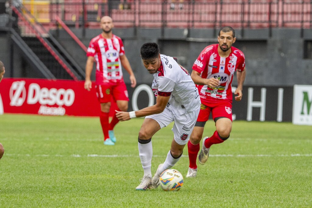 Foto: Italo Santos - Especial DP - Rubro-Negro de JP Bardales (foto) tem duas partidas seguidas em casa, a próxima no outro sábado, diante do Juventude