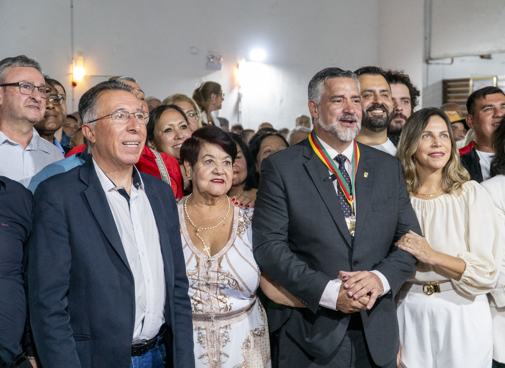 Ministro Paulo Pimenta recebe Medalha do Mérito Farroupilha da Assembleia em Santa Maria