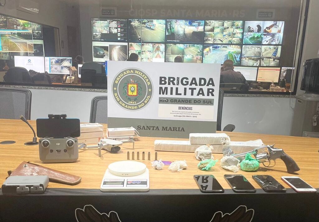 título imagem Brigada Militar prende dupla com drogas, arma e drone Santa Maria