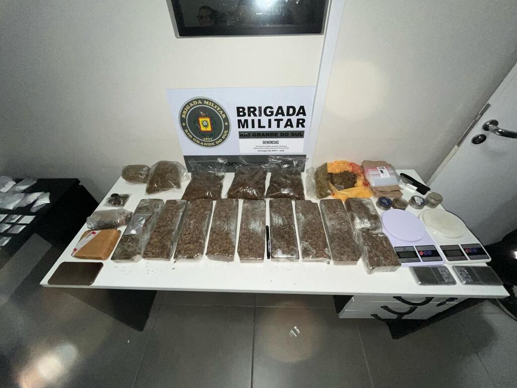 título imagem Brigada Militar apreende grande quantidade de drogas em Santa Maria; dupla é presa em flagrante