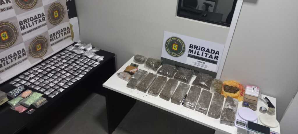 título imagem Brigada Militar apreende grande quantidade de drogas em Santa Maria; dupla é presa em flagrante