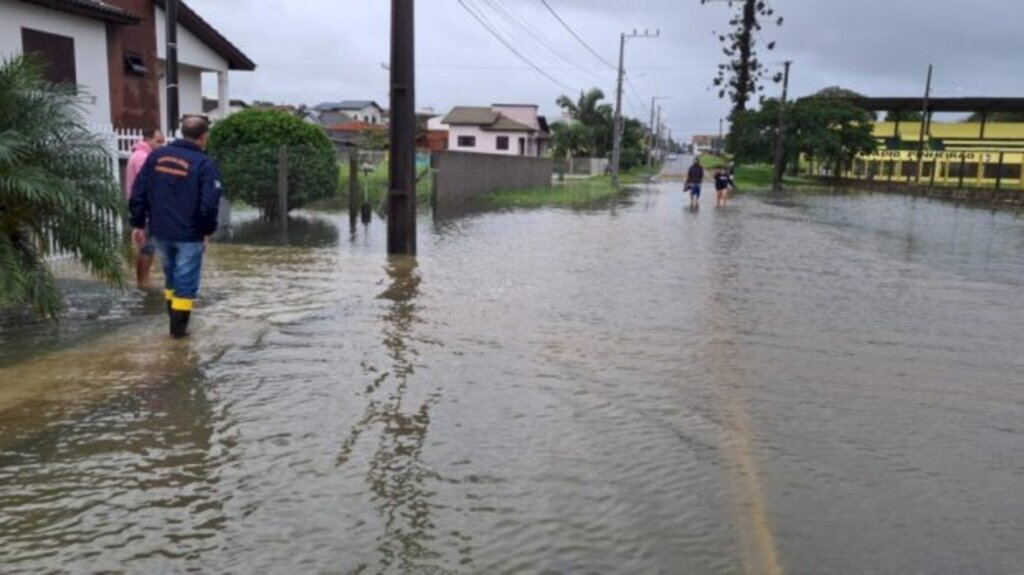 Nova atualização da Defesa Civil aponta 115 municípios atingidos pelas chuvas e 14 em situação de emergência em SC