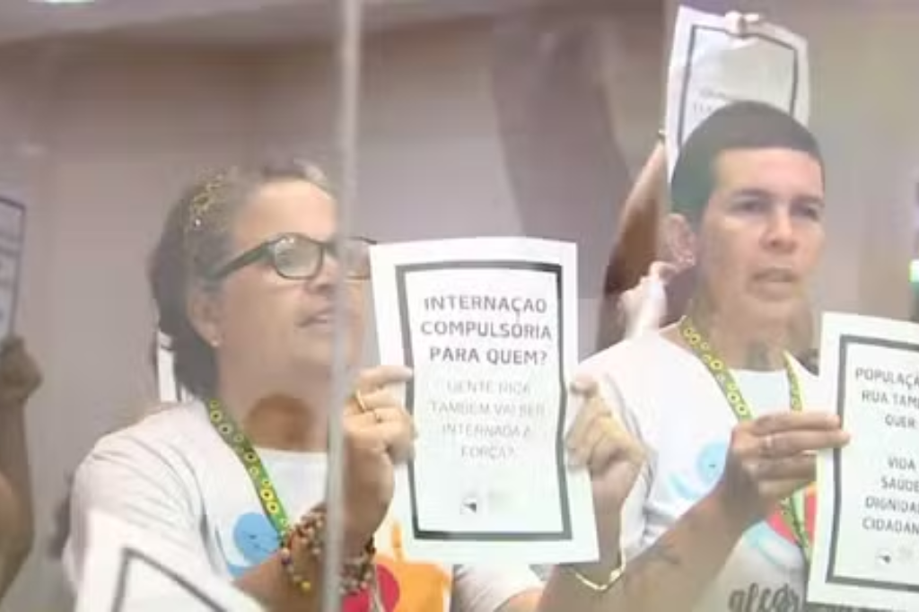  - Protesto na Câmara de Florianópolis contra projeto de internação involuntária de pessoas em situação de rua — Foto: Reprodução