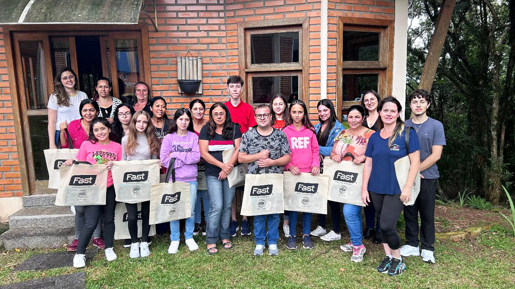  Equipe técnica e participantes do ACESSUAS Trabalho visitam a FAST  Tecnologia Industrial na sua matriz em Capinzal 