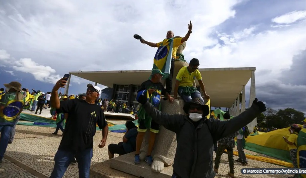 STF condena mais 15 réus por atos de 8 de janeiro