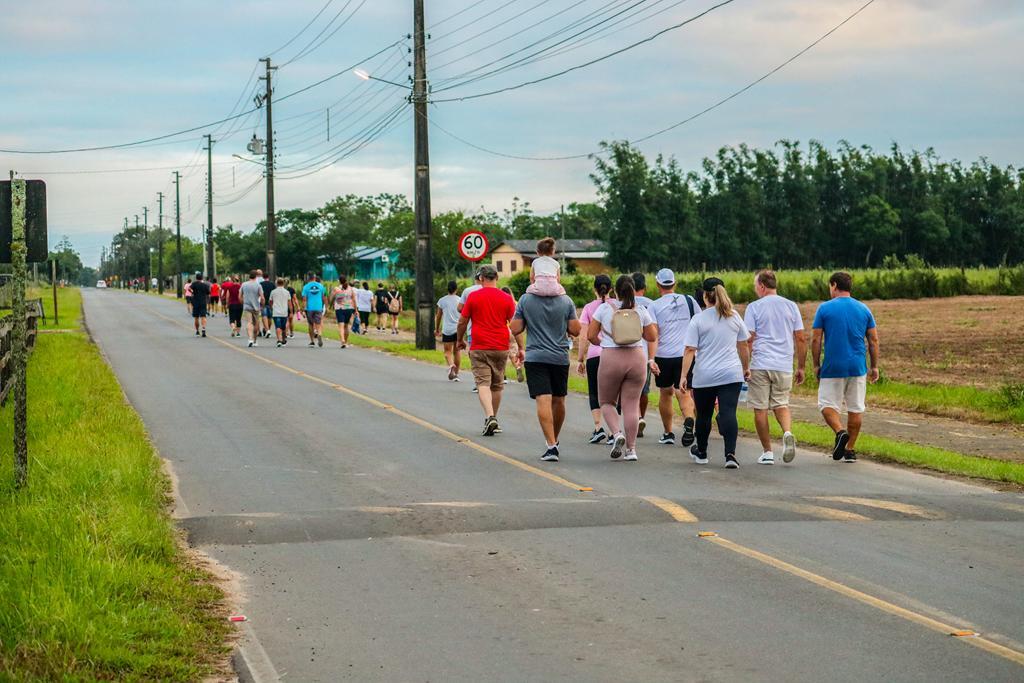 CENTENAS DE FIÉIS PARTICIPARAM DA 31ª CAMINHADA EM HONRA AO FREI ADERCIDE DOS SANTOS SILVA