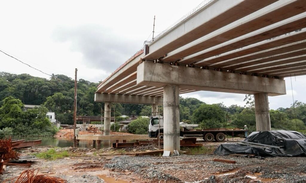 Obra da ponte sobre o Rio Cachoeira avança e trânsito da rua Aubé terá interdições nesta sexta-feira