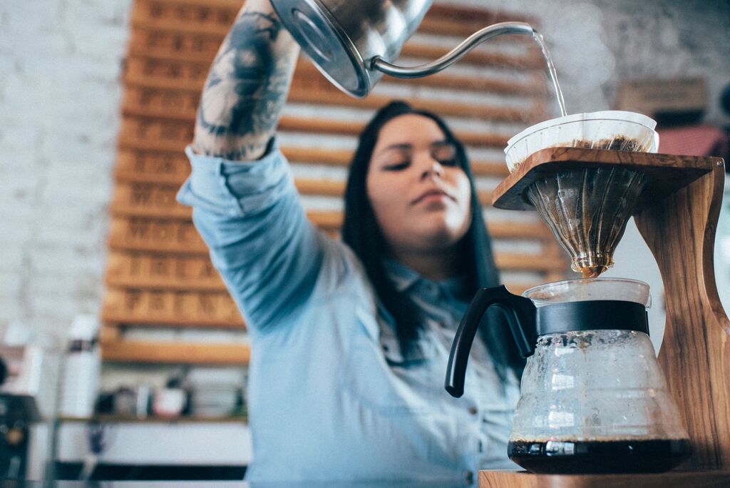 Cafeteria lança curso de barista profissional gratuito para mulheres em vulnerabilidade social