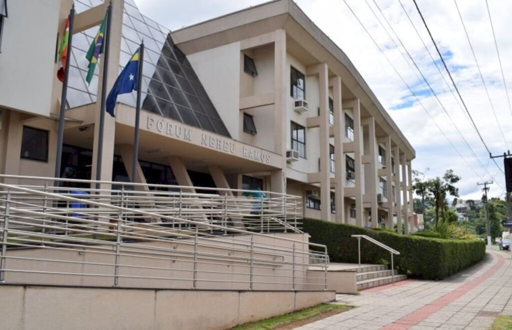 Homem acusado de feminicídio e violência sexual será julgado em Lages