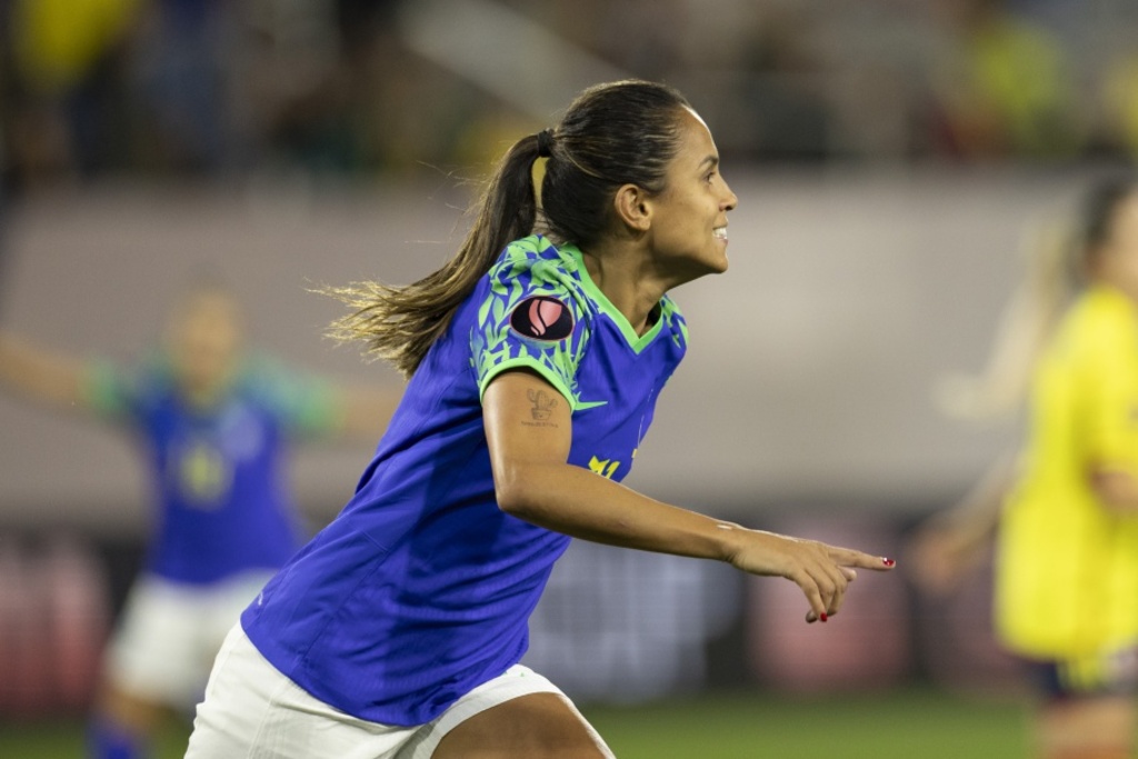 Seleção feminina de futebol vence e se classifica na Copa Ouro