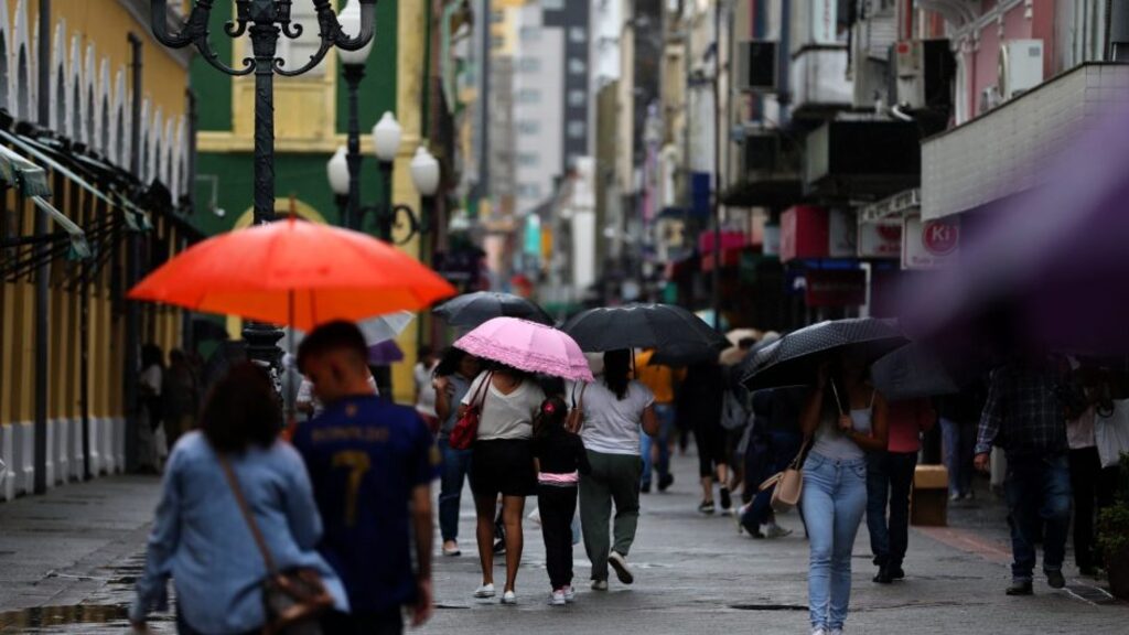 Chuva e temperaturas altas devem marcar a segunda-feira em SC