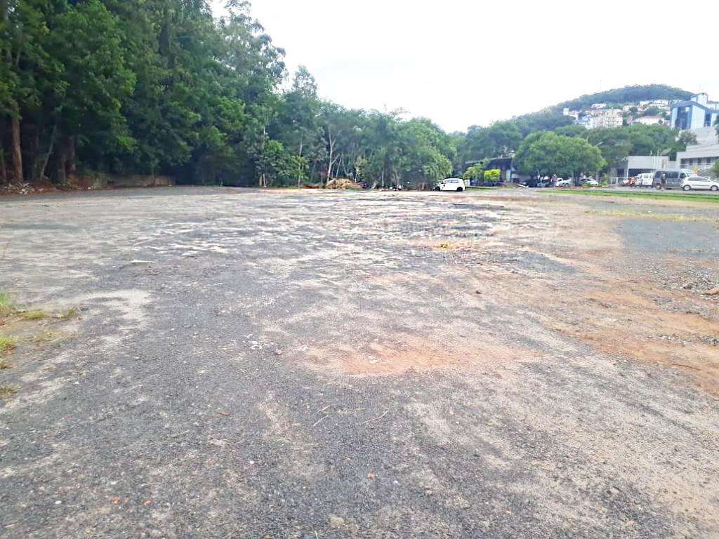 Após Limpeza, município de Capinzal transforma antigo depósito em espaço de estacionamento