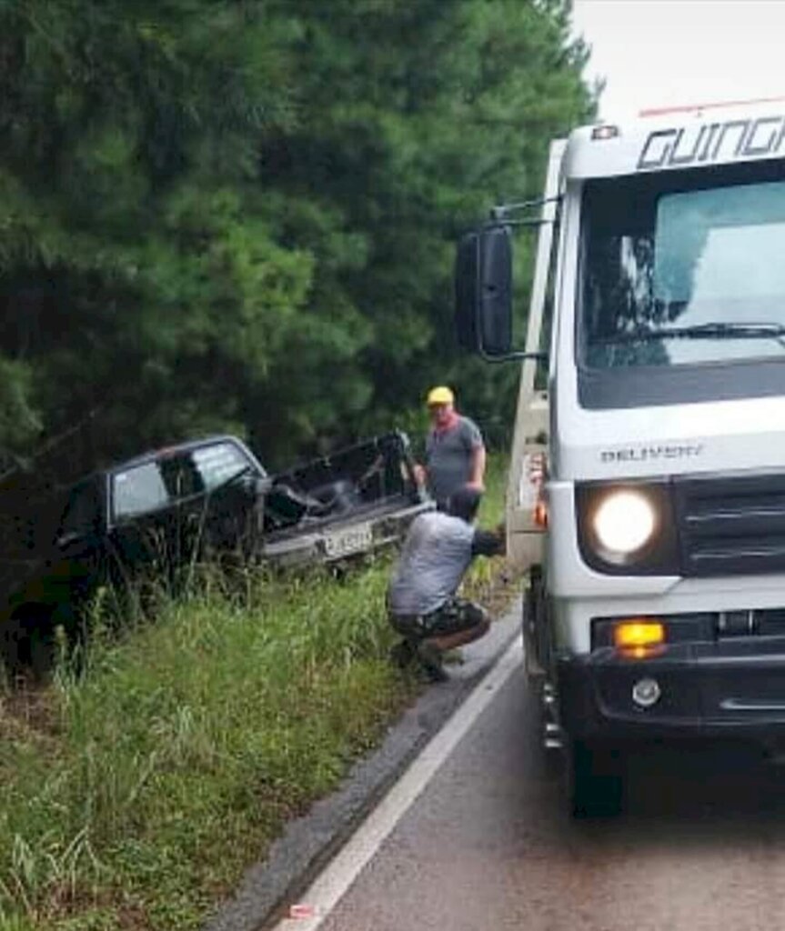 Polícia Rodoviária de Palmeira atende saída de pista na SC 114