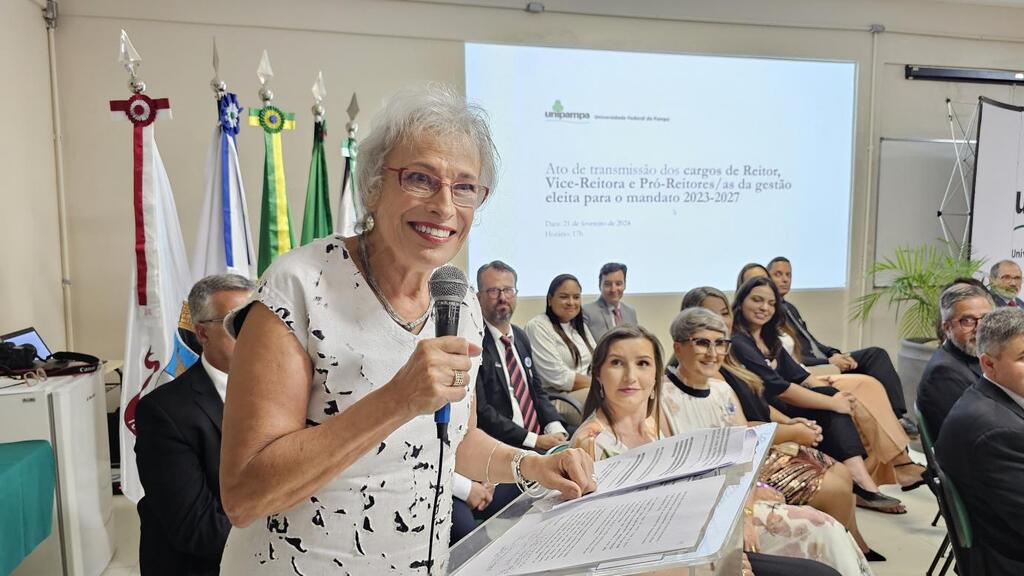 Cerimônia de transmissão de cargos da Reitoria marca início da nova gestão à frente da Unipampa até 2027
