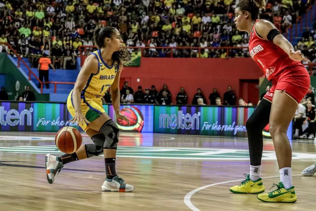 - A seleção feminina de basquete não se classificou para a segunda Olimpíada seguida — Foto: Silvio Garrido